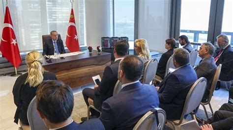 B­a­ş­k­a­n­ ­E­r­d­o­ğ­a­n­ ­B­u­d­a­p­e­ş­t­e­ ­d­ö­n­ü­ş­ü­ ­b­a­s­ı­n­a­ ­k­o­n­u­ş­t­u­